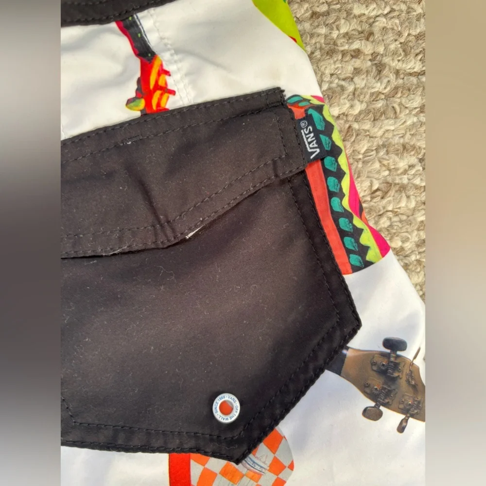 Vans Off The Wall Guitar Print Board Shorts Size 28 - Picture 13 of 13